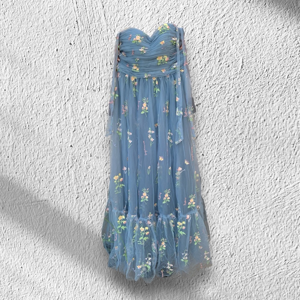 Zapaka brand, color baby blue, size M